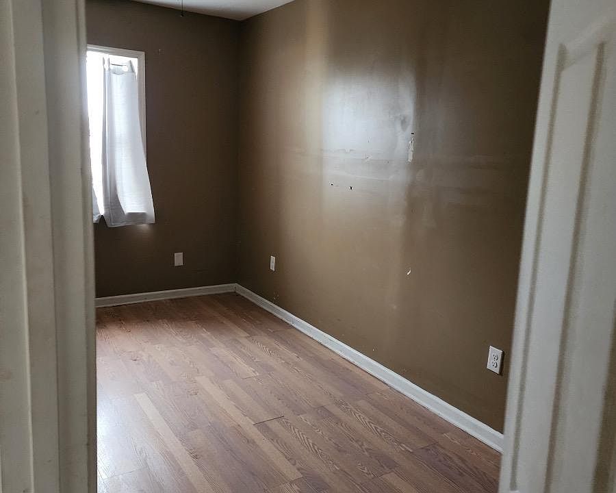 1st image of 201 E Oak St #2