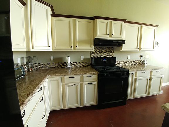 4th image of 628 Stephany Dr