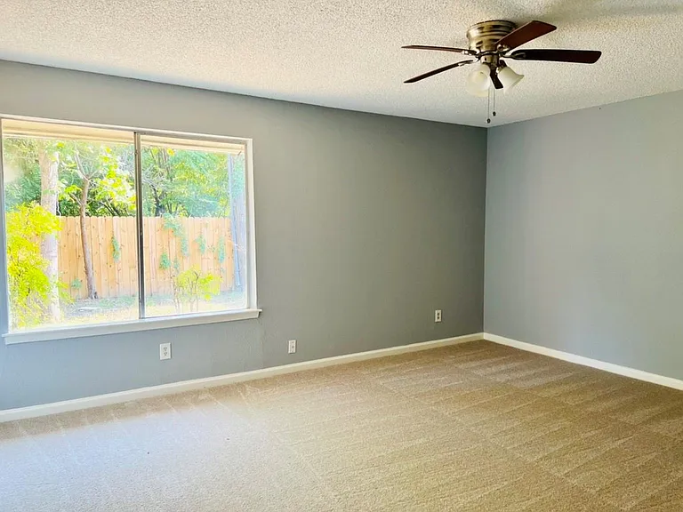 7627 Candlegreen Ln — Photo 15