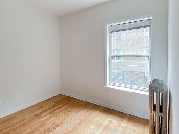3rd image of 3912 N Pine Grove Ave Unit 3928-1E