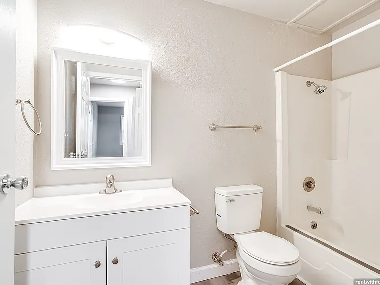 505 Oakridge Ln — Photo 11