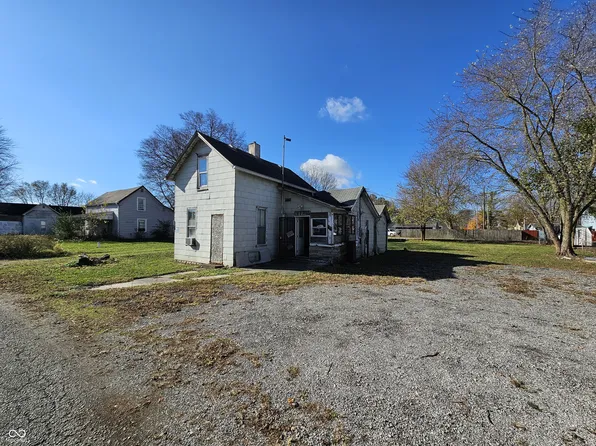 108 S Center St, Maxwell, IN 46154