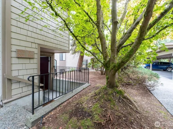 13730 15th Avenue NE #C101, Seattle, WA 98125