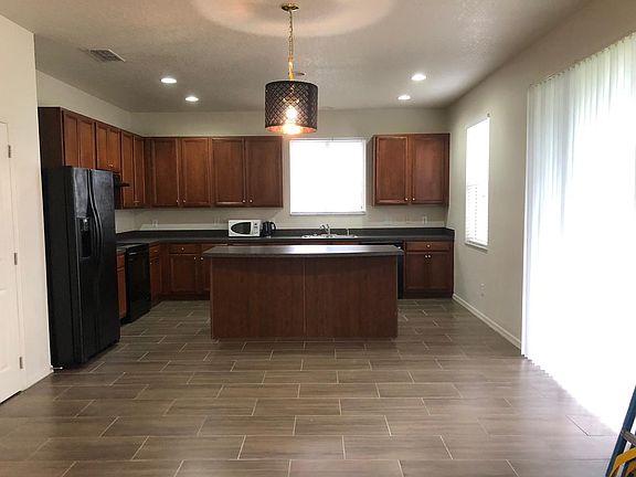5th image of 1315 Blackwater Pond Dr