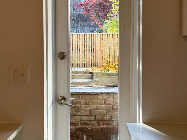 80 Conselyea Street image 7 of 8