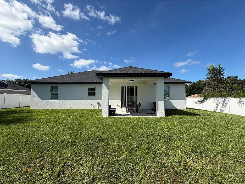 3 bed, 2.0 bath, 1487 sqft, $2,200 — Photo 2
