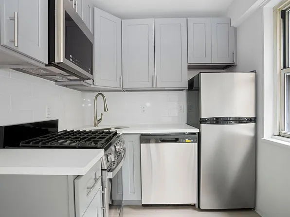 321 E 48th St APT 2A, New York, NY 10017