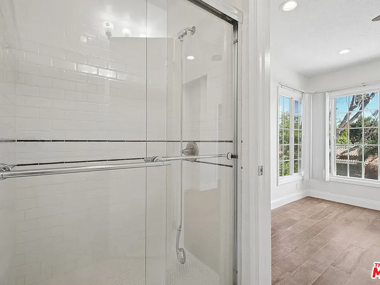 7209 Willoughby Ave #16 — Photo 17