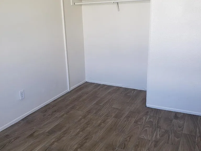 4644 N 26th Dr — Photo 15