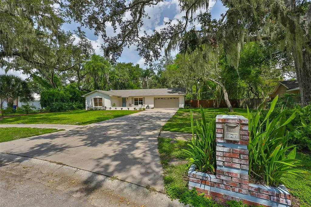 4 bed, 2.0 bath, 1593 sqft, $2,500 — Photo 1
