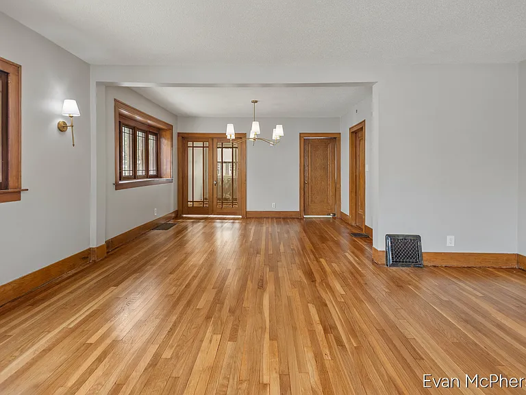 732 5th St NW — Photo 7