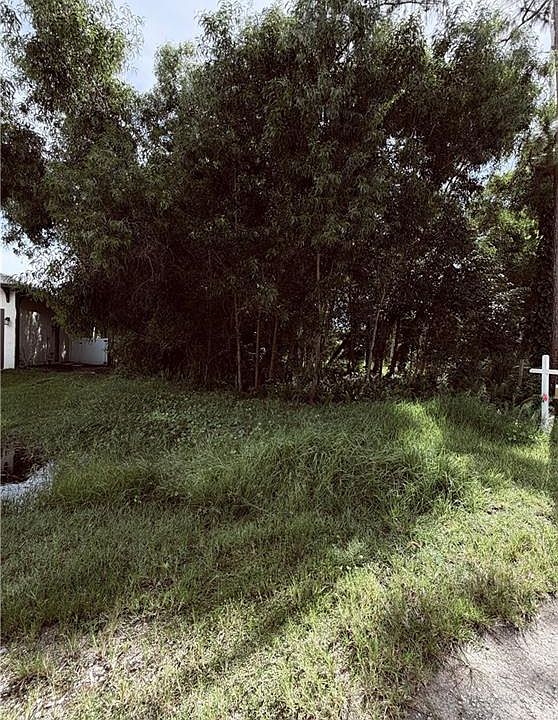 1st image of 3060 pinetree DR
