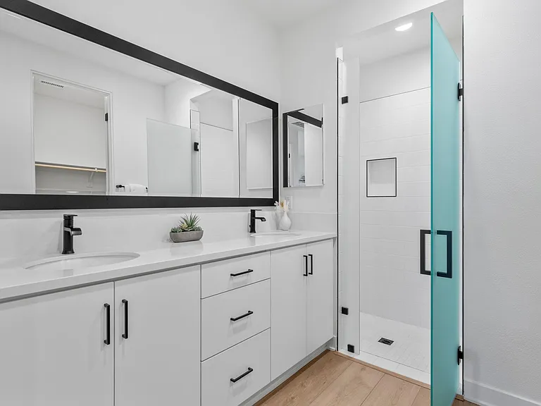 Master Suite Bathroom