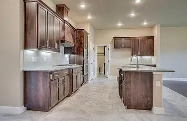 3503 SW Brittany Rd — Photo 2