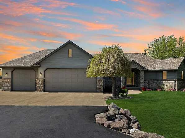 N423 Robinhood Dr, Sherwood, WI 54169