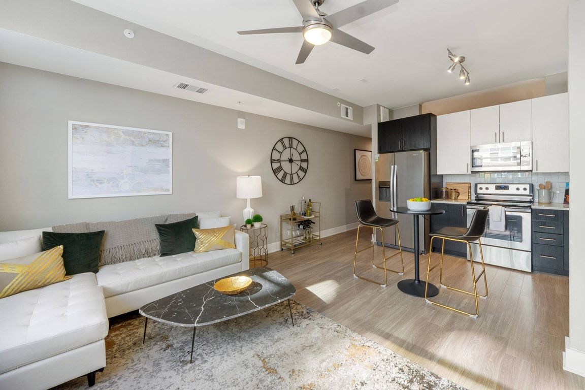 RiverfrontGreen_interior_living room kitchen