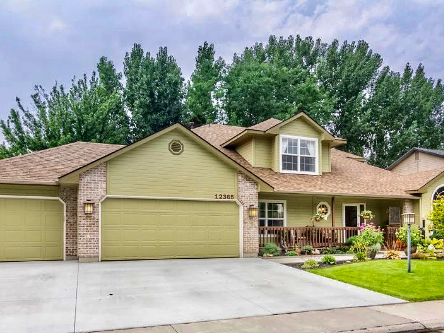 4 bed, 2.5 bath, 2191 sqft, $3,295 — Photo 2