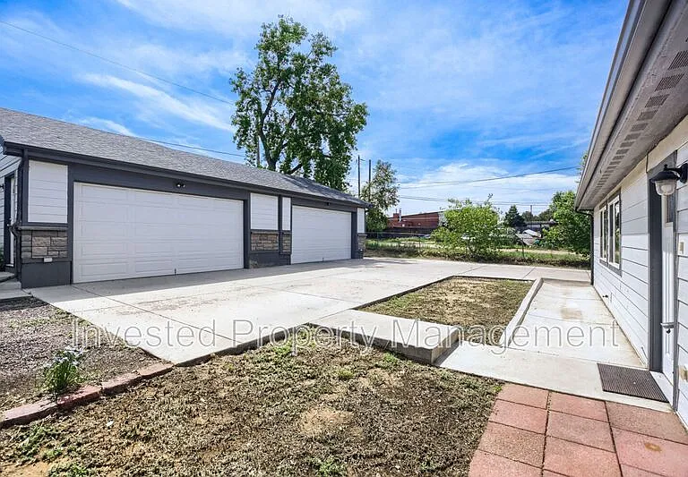 6822 Niagara St — Photo 17