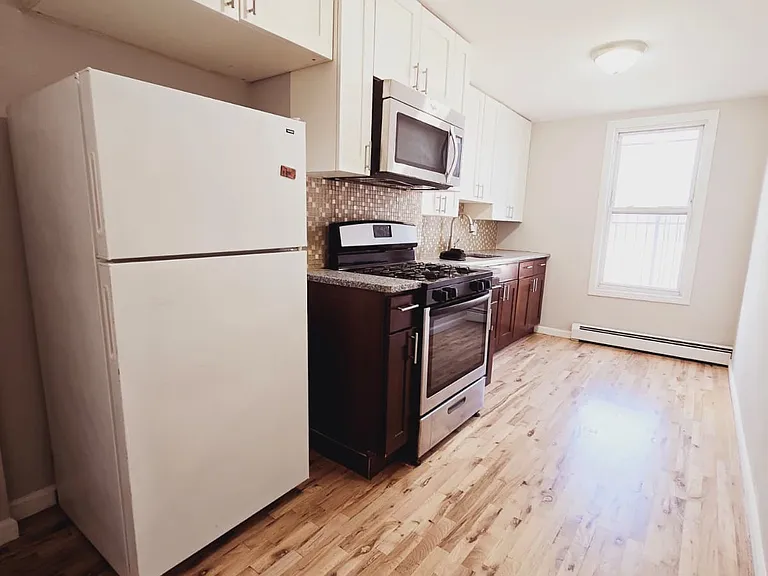 11 Rose Ave #1A — Photo 1
