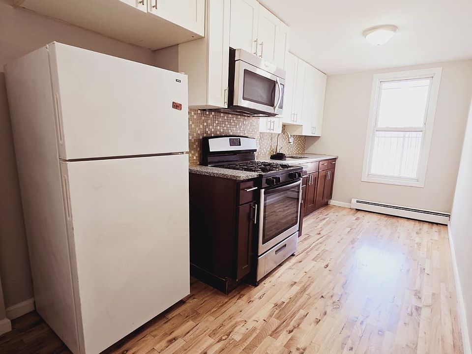1st image of 11 Rose Ave #1A