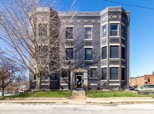 305 W Monroe St APT 5, Bloomington, IL 61701