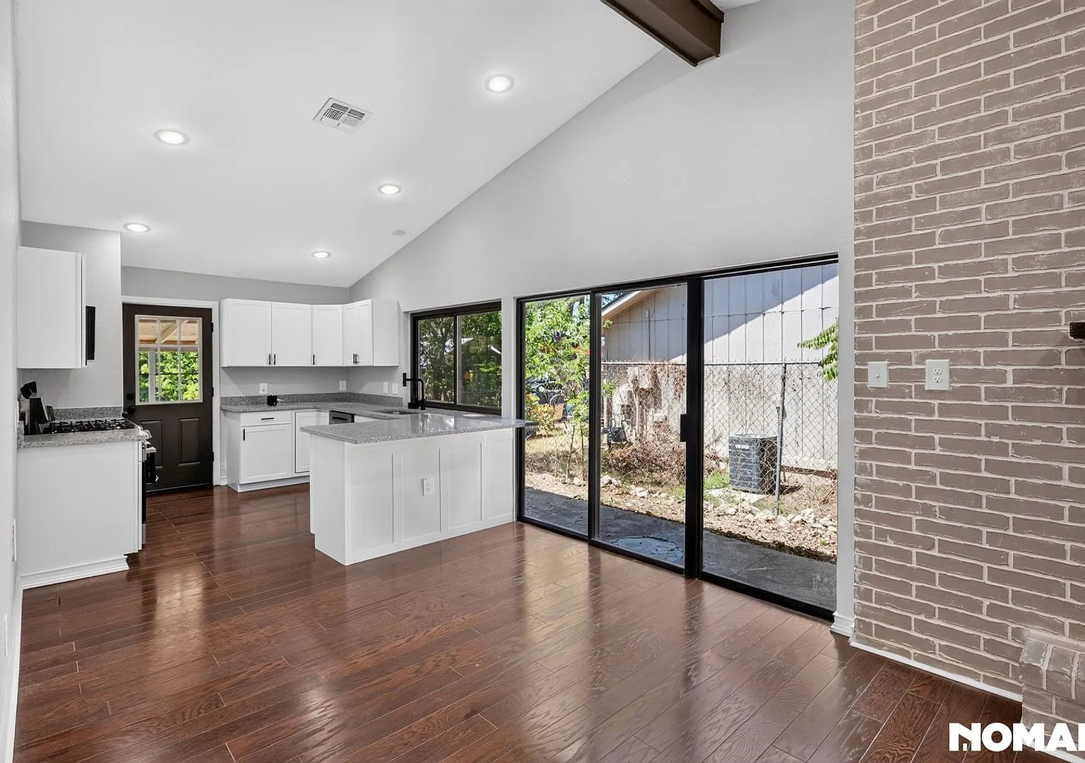 Charming 4BR House in San Antonio — Photo 4