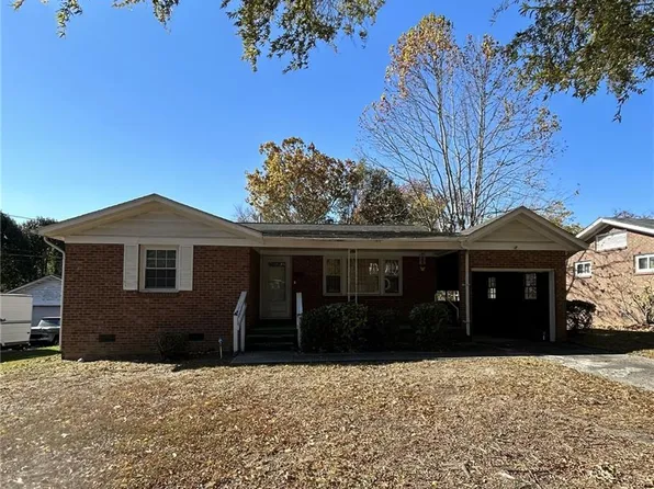 1904 Finley St, Greensboro, NC 27406