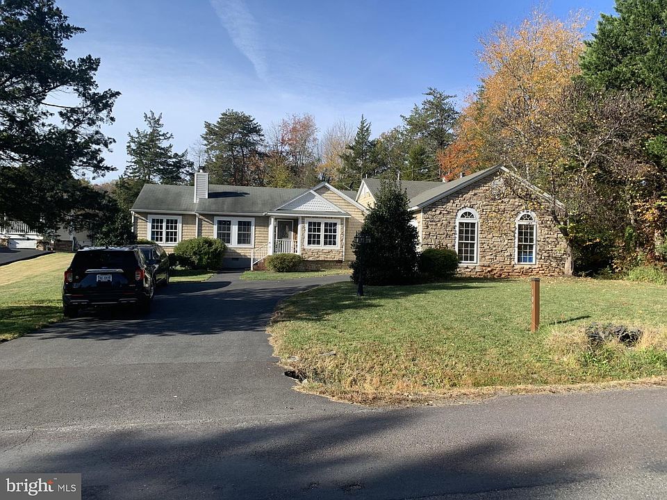 1st image of 109 Fairfax Ln