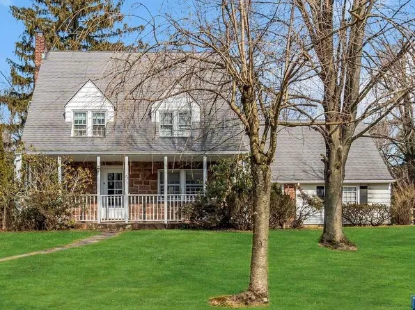 22 Northwood Ave, Demarest, NJ 07627