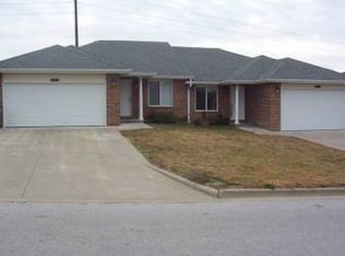 3840 W Montclair St, Springfield, MO 65807