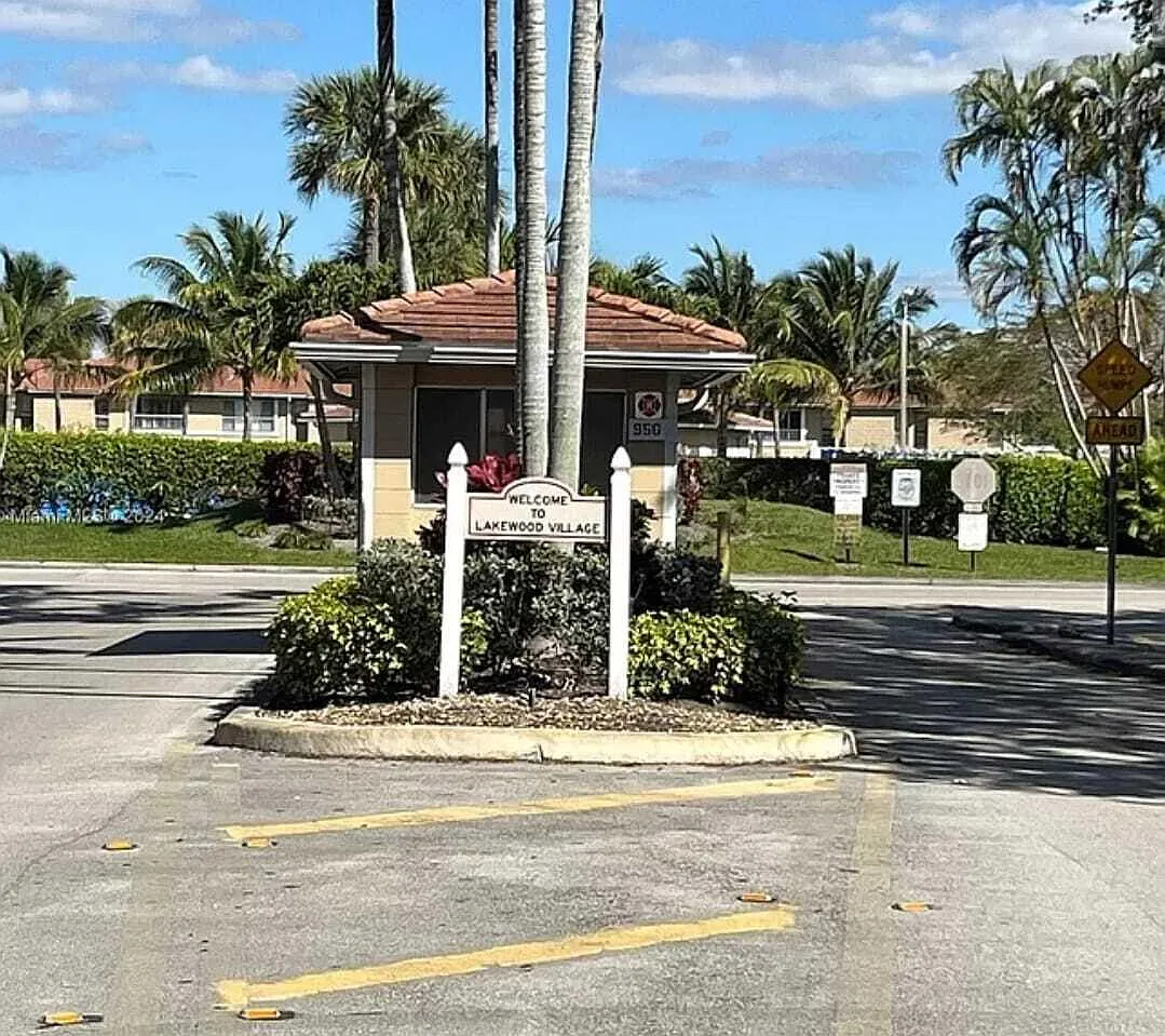 2 bed, 2.0 bath, 768 sqft, $1,799 — Photo 3