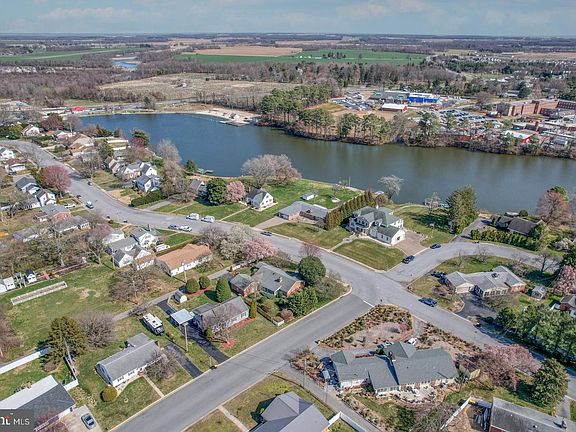 5th image of 154 Lake Dr