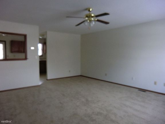 Woodthrush 521 A living Room (2)