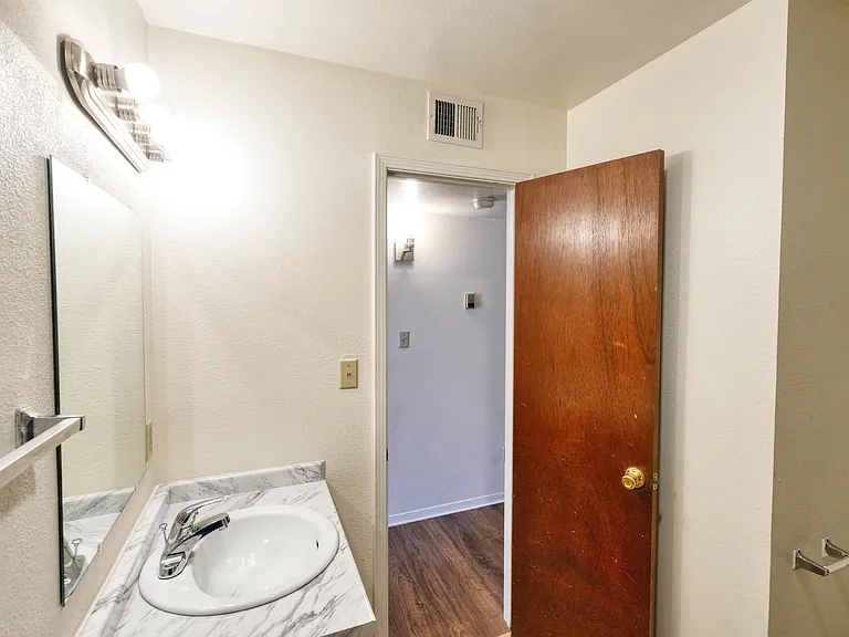 Branson Apartments — Photo 29