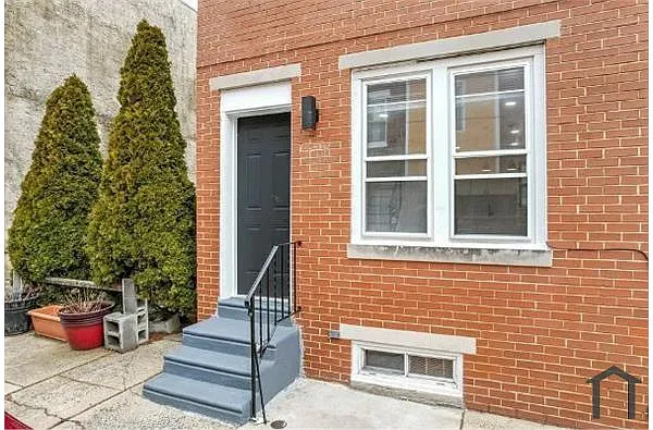 Building Photo - 2629 W Oakdale St