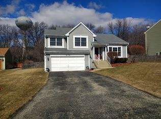 606 Carriage Hill Ct, Island Lake, IL