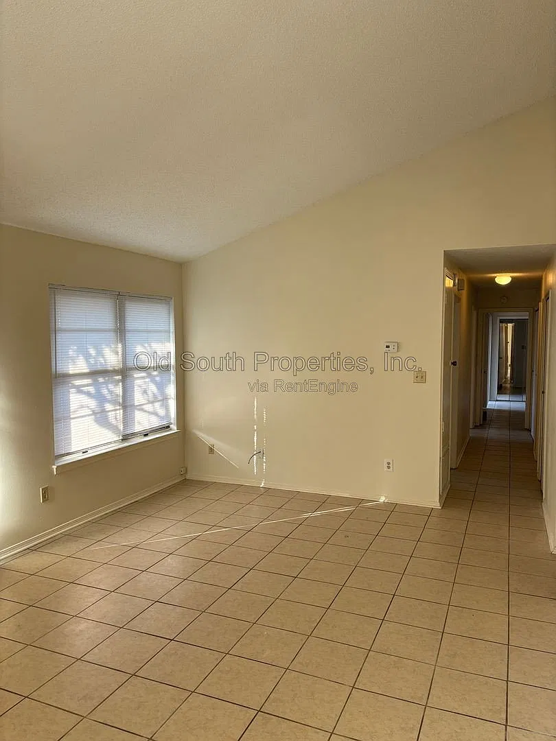 3 bed, 2.0 bath, 1178 sqft, $1,350 — Photo 2