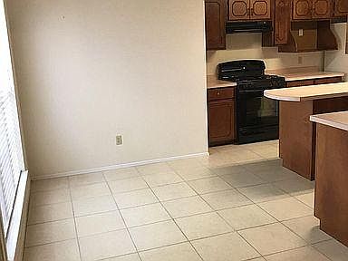 4th image of 4502 Parkwood Ln