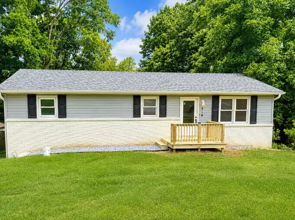 704 2nd Street Dr SW, Conover, NC 28613