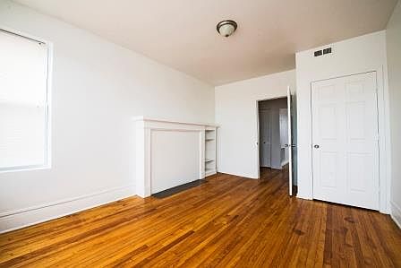 3rd image of 7053 S Saint Lawrence Ave #1