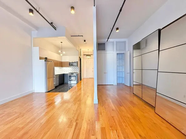 255 Mc Kibbin Street image 8 of 9