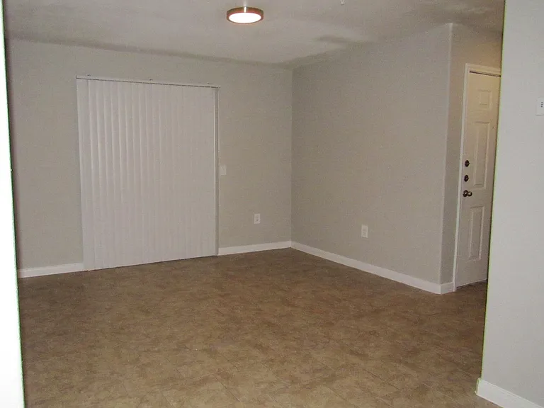 Capewood Apartments — Photo 38