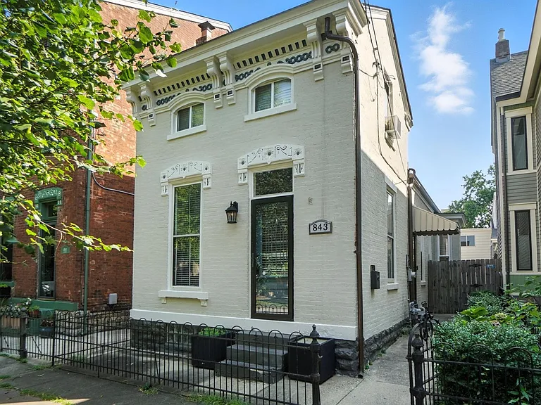843 Overton St — Photo 1