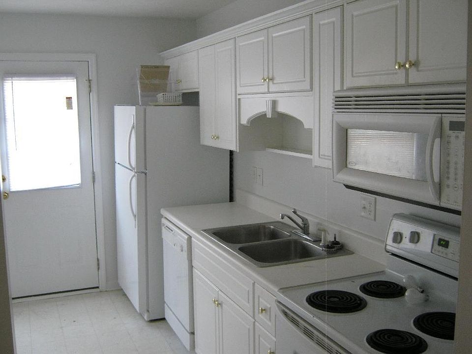 2nd image of 235 Sassafras Ln
