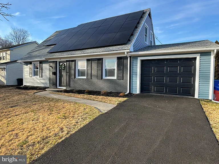 89 Hampshire Ln — Photo 2