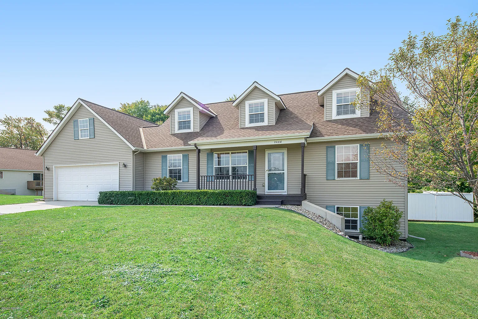 2088 Winston View Dr NE photo 1