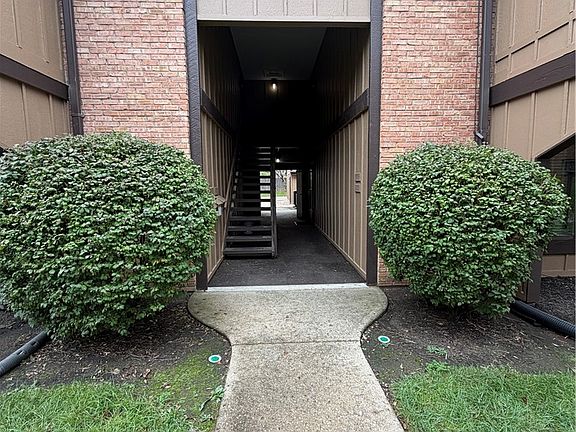 2nd image of 1330 Preakness Pl