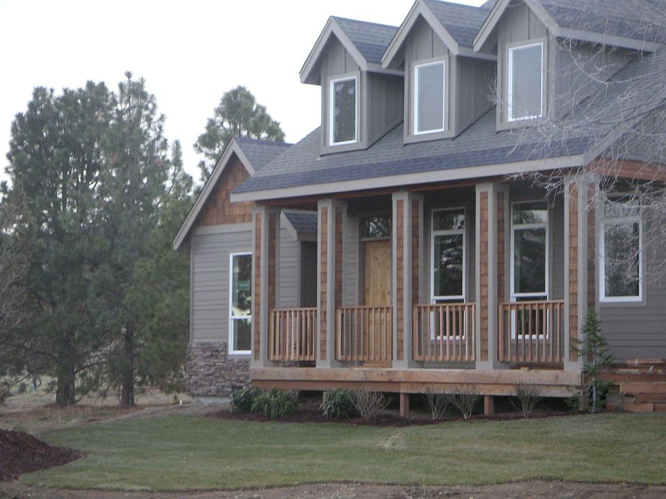 Cozy Front Porch w/ Smith Rock views!