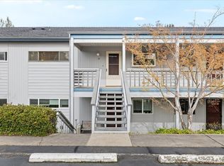 854 Twin Pines Cir APT 10, Ashland, OR 97520