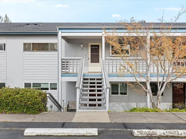 854 Twin Pines Cir APT 10, Ashland, OR 97520